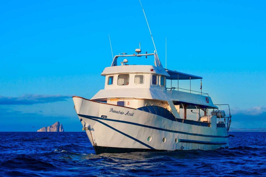 galapagos-cruises-danubio