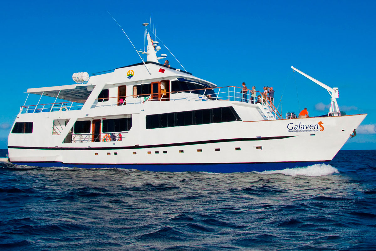 yacht galapagos