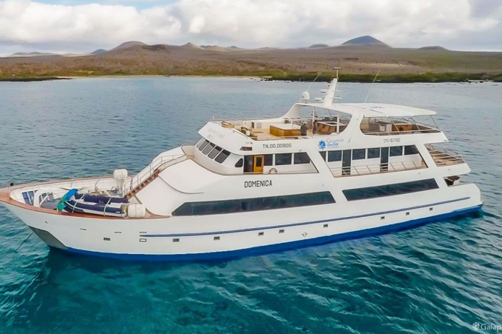 galapagos-cruises-star-journey